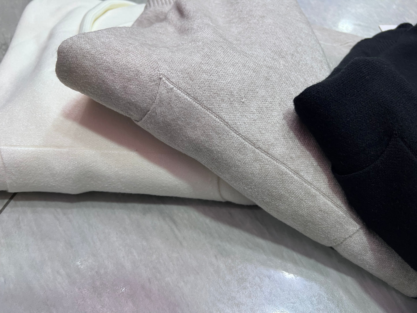 Maglione cappuccio manica palloncino