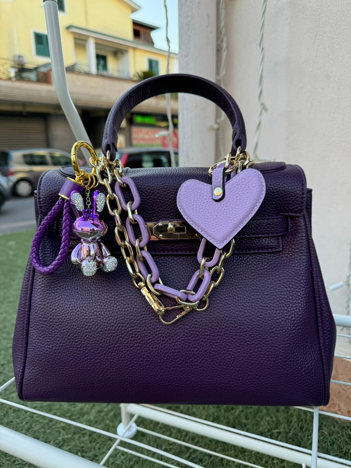 Borsa H viola con multi charme (grande)