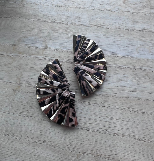 Orecchino mezza luna maculata