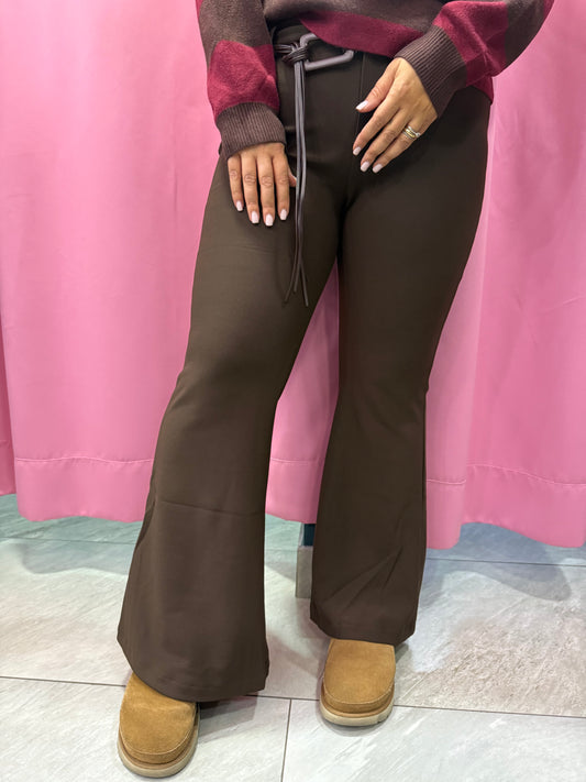 Pantalone zampa foderato