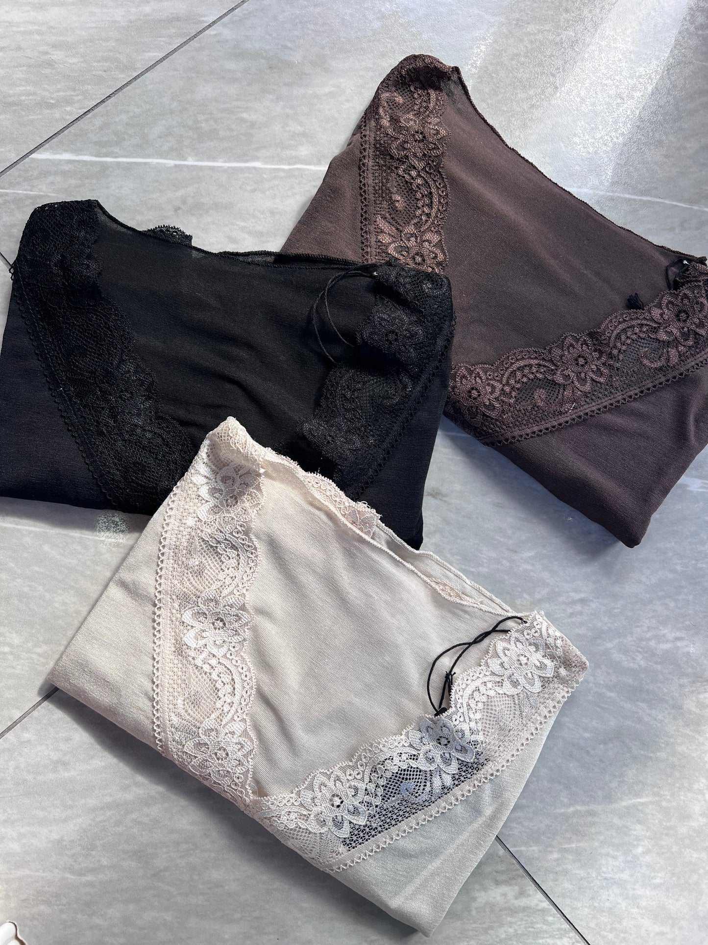 Maglia in cashmere merletto scollo a V