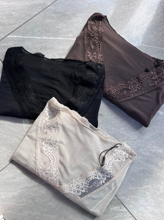 Maglia in cashmere merletto scollo a V